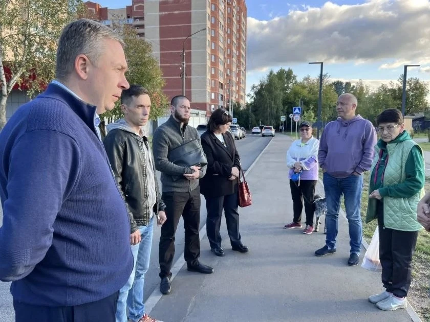 В Нахабино жители встретились с замглавы Красногорска Дмитрием Зверевым.