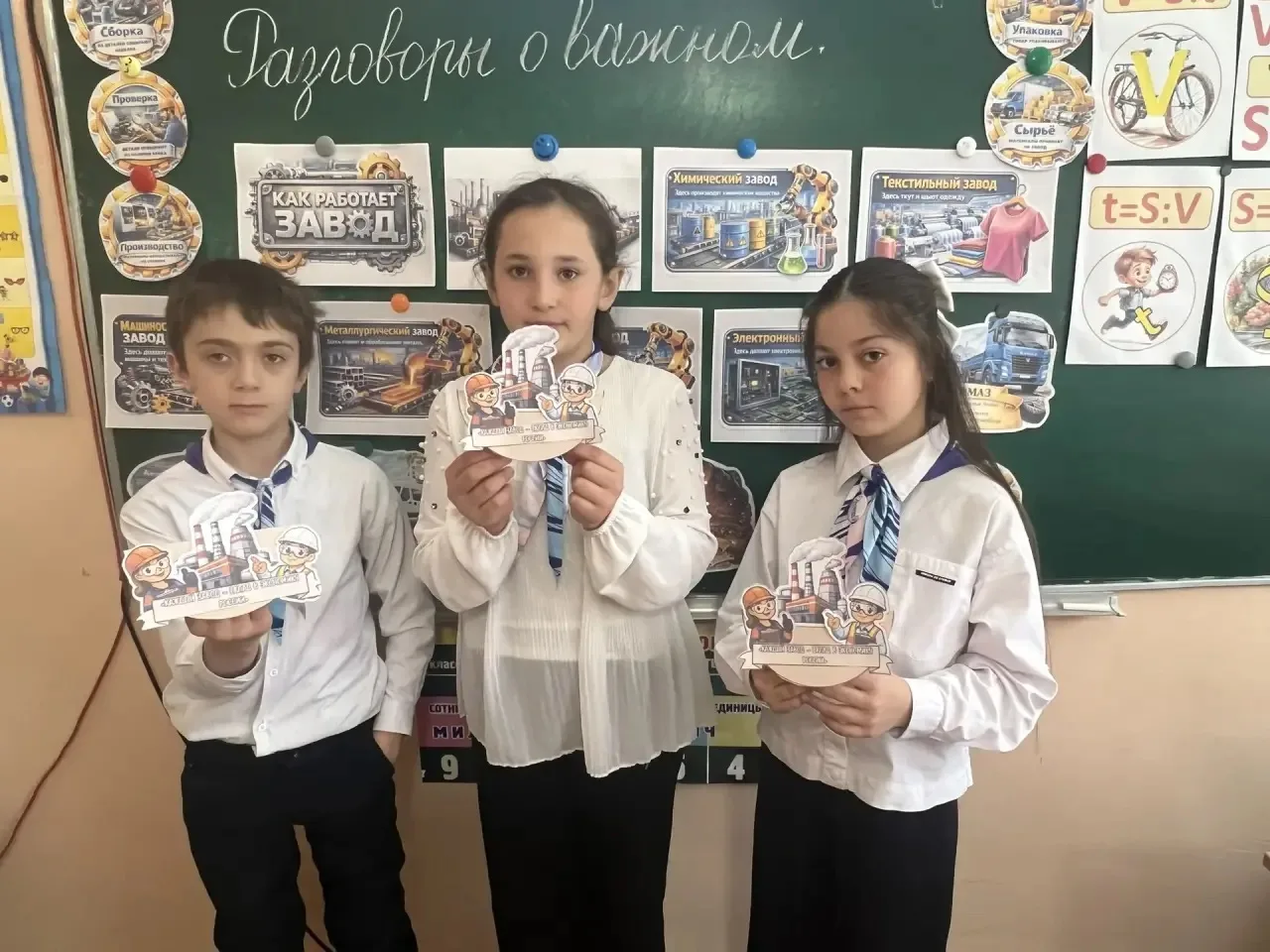 ✨Учебная неделя началась с торжественной линейки!