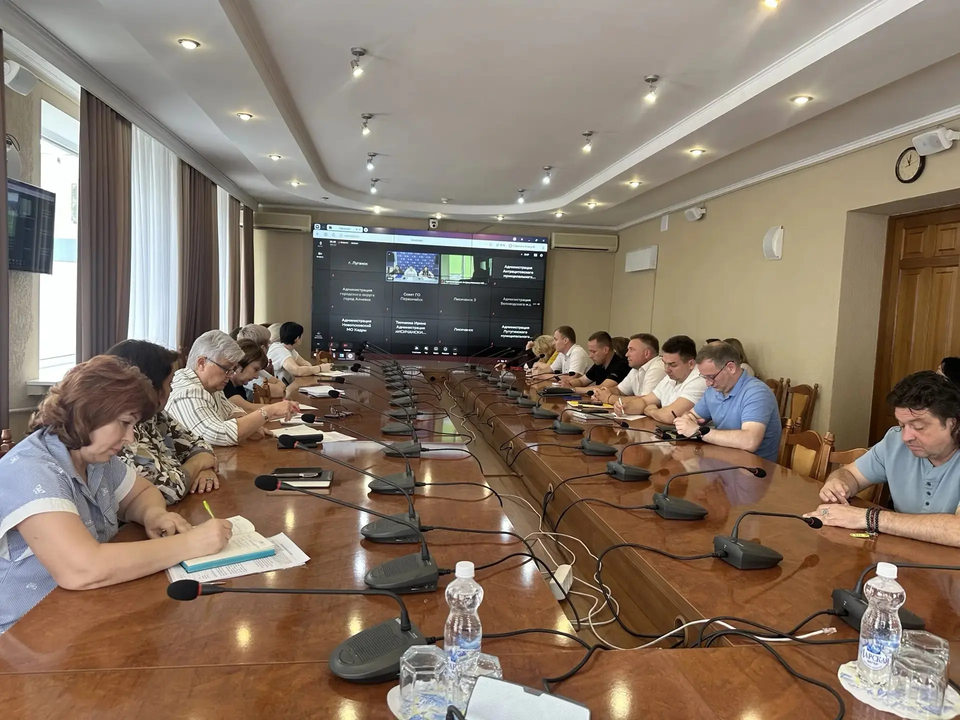 🧩Руководители подразделений Администрации Луганска приняли участие в онлайн семинаре п...