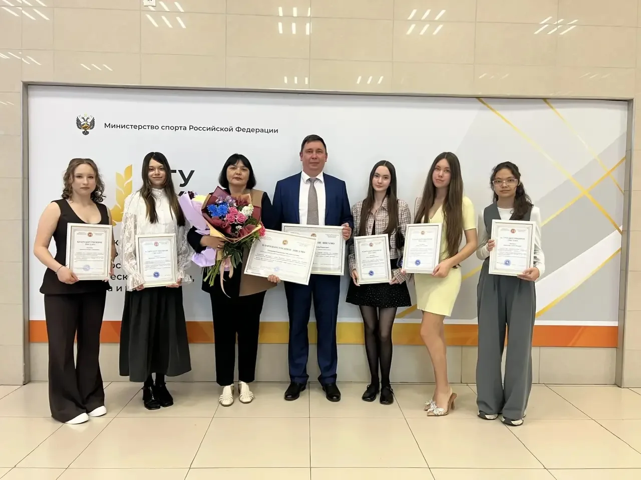 Благодарственные письма от министра образования Республики Татарстан 📜✨

Ученицы нашего лицея, пока