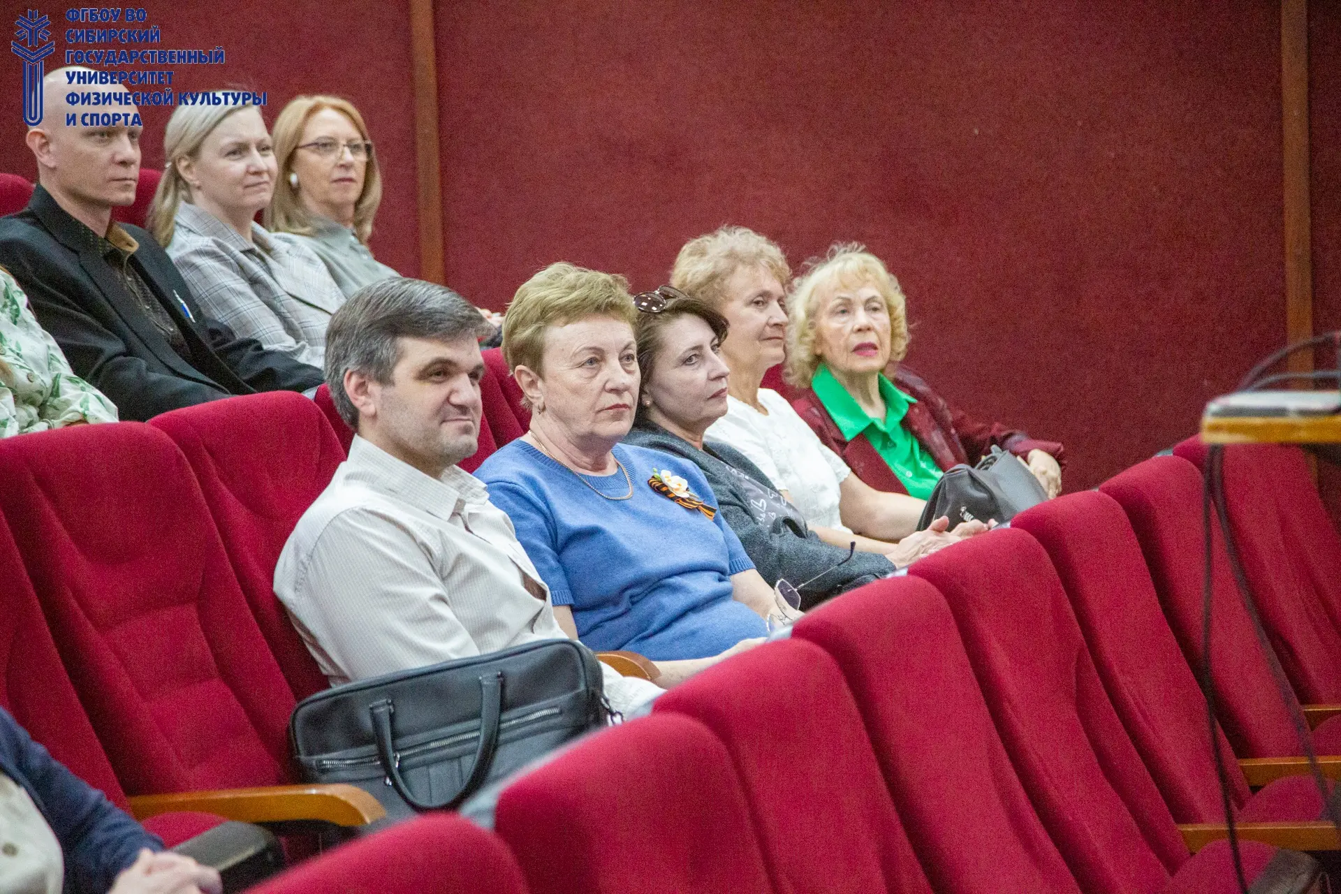 🎬Сегодня в актовом зале СибГУФК состоялась встреча студентов, преподавателей и сотрудников с режиссе