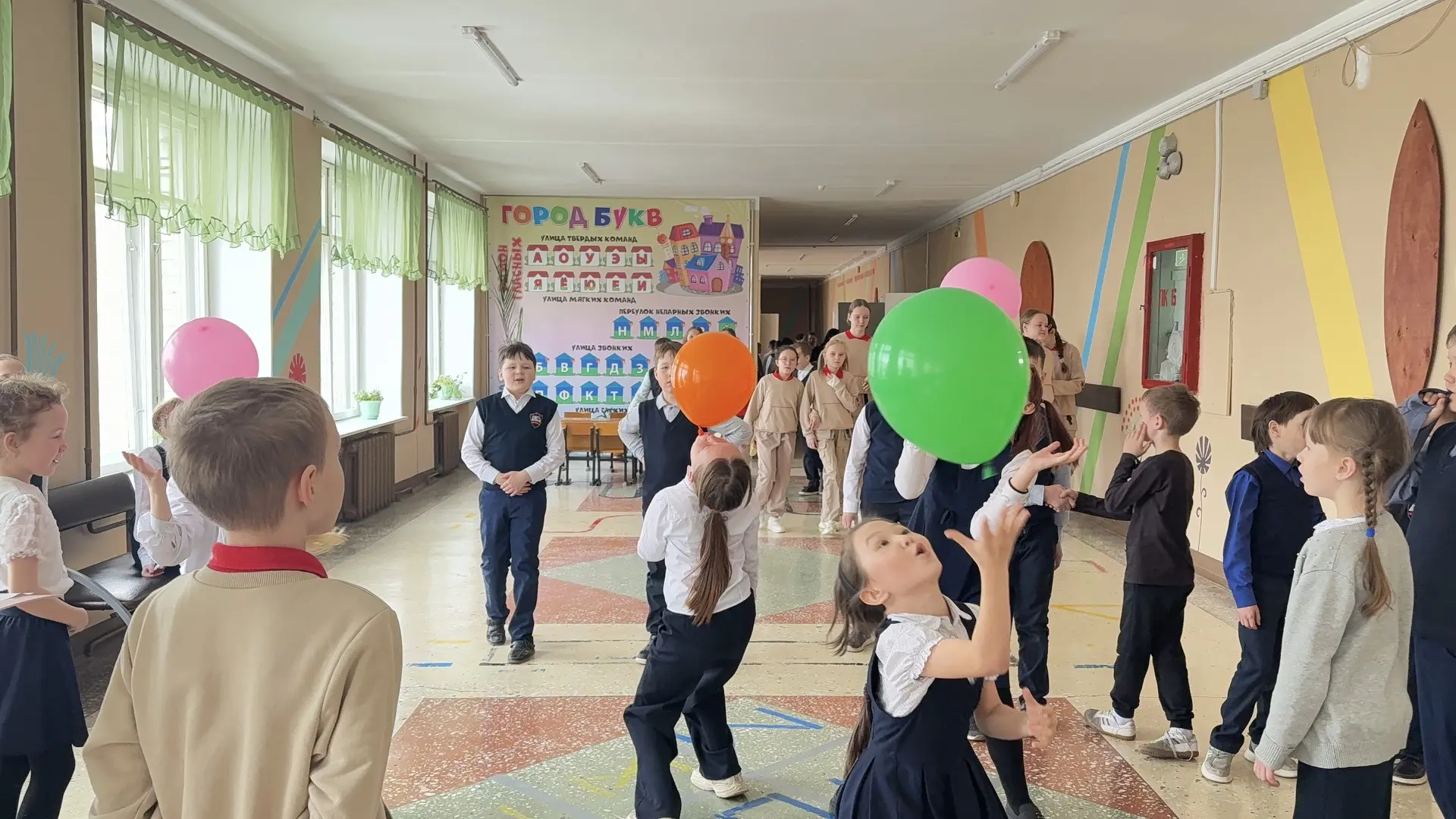 А у нас «Неделя рекордов»!  Друзья, кто же самый сильный, ловкий, умный и эрудированный? Мы будем вы