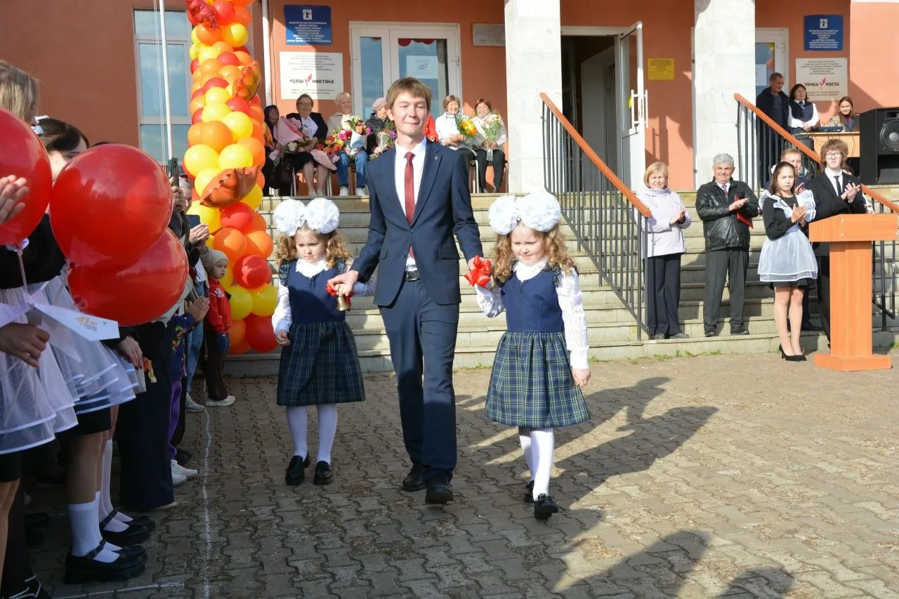https://promishkino.ru/news/obrazovanie/2026-09-03/pervogo-sentyabrya-litsey-1-sela-mis...