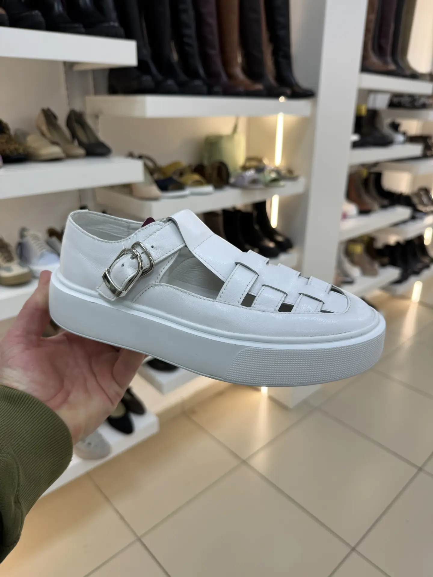 37 размера - 4990 руб!