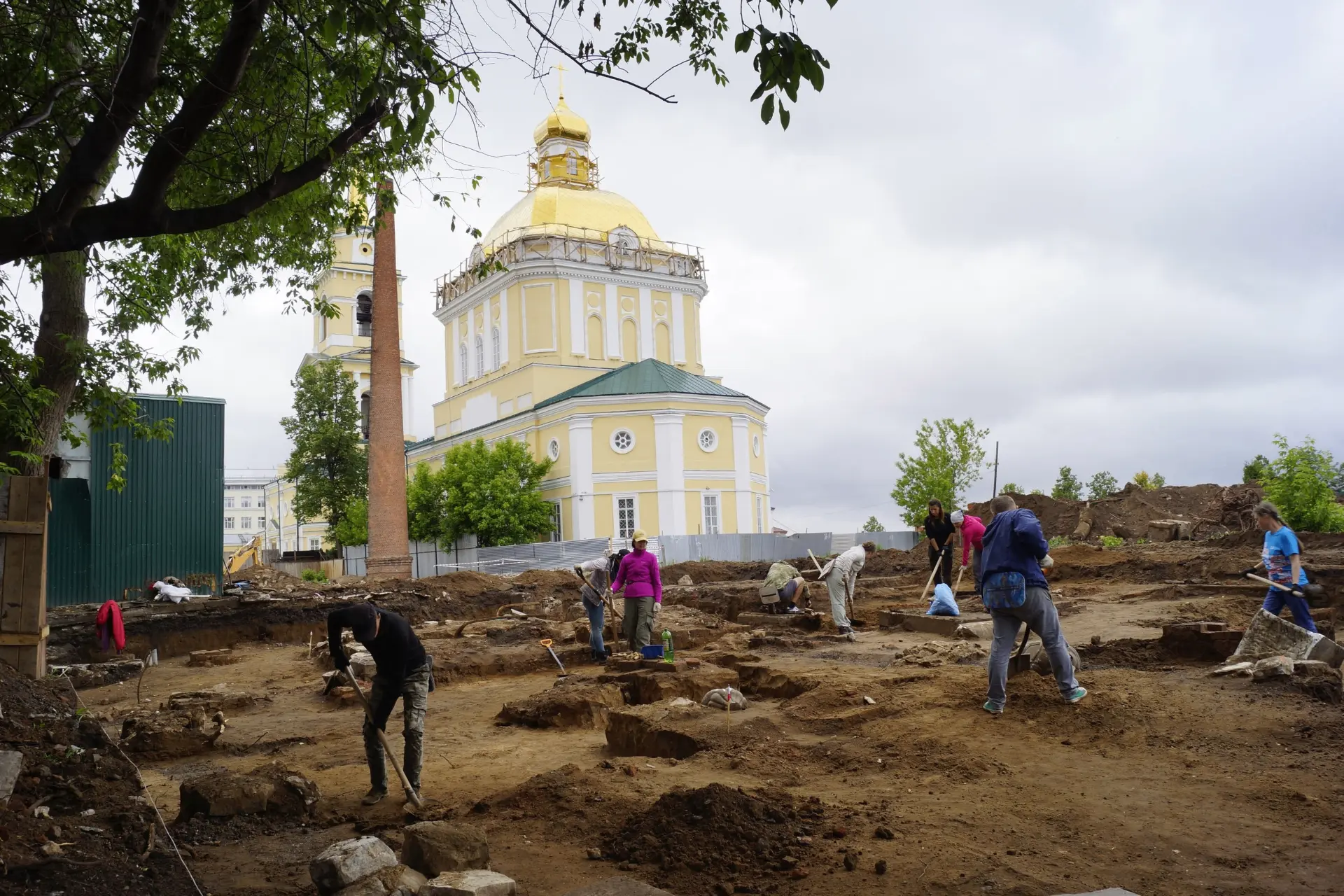 Камская археологическая экспедиция показала две находки в Архиерейском квартале, где до прошлого год