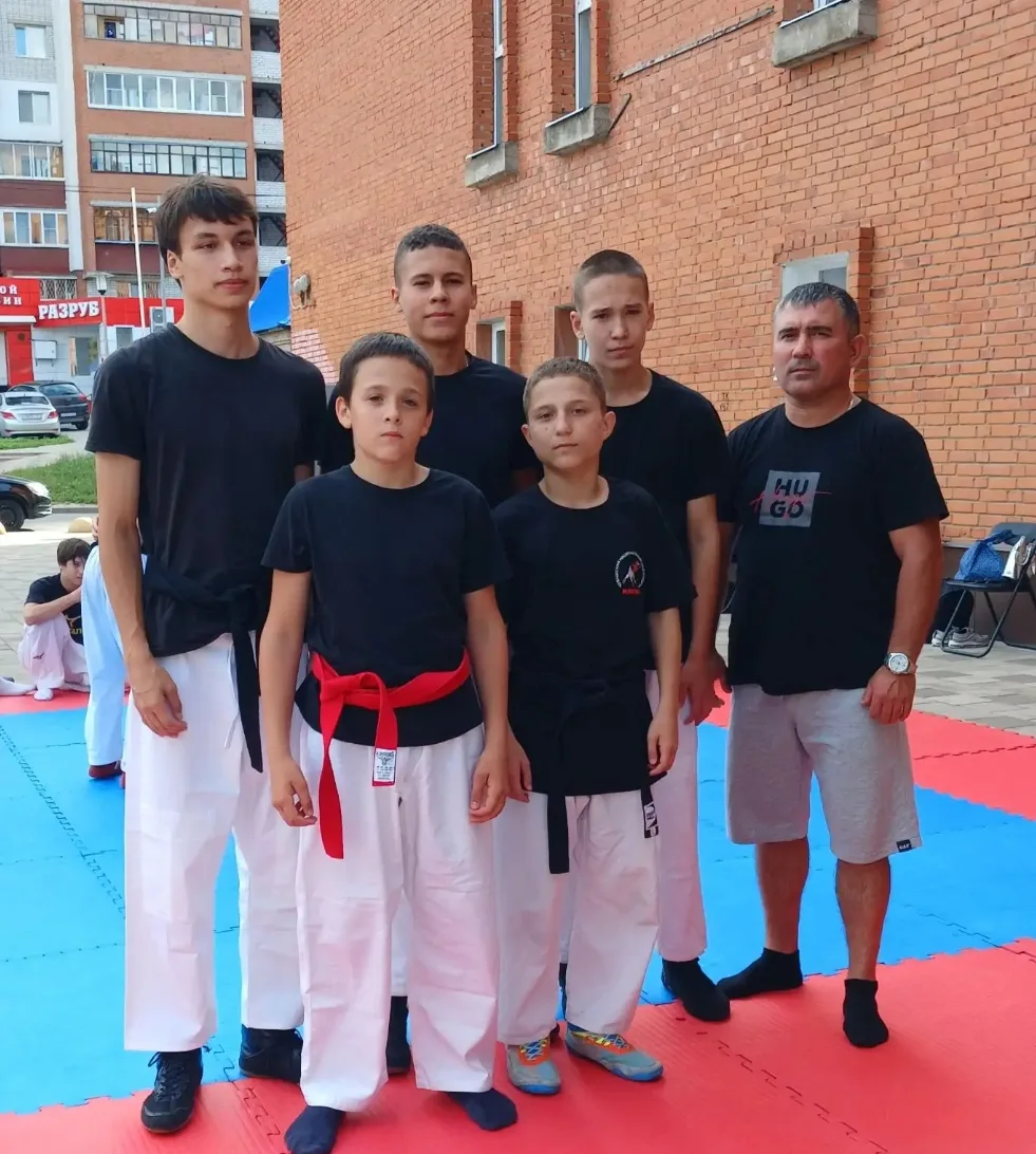 🔥В рамках проекта «Яркое лето Чувашии» у ДК «Салют» прошли показательные выступления по чувашской н