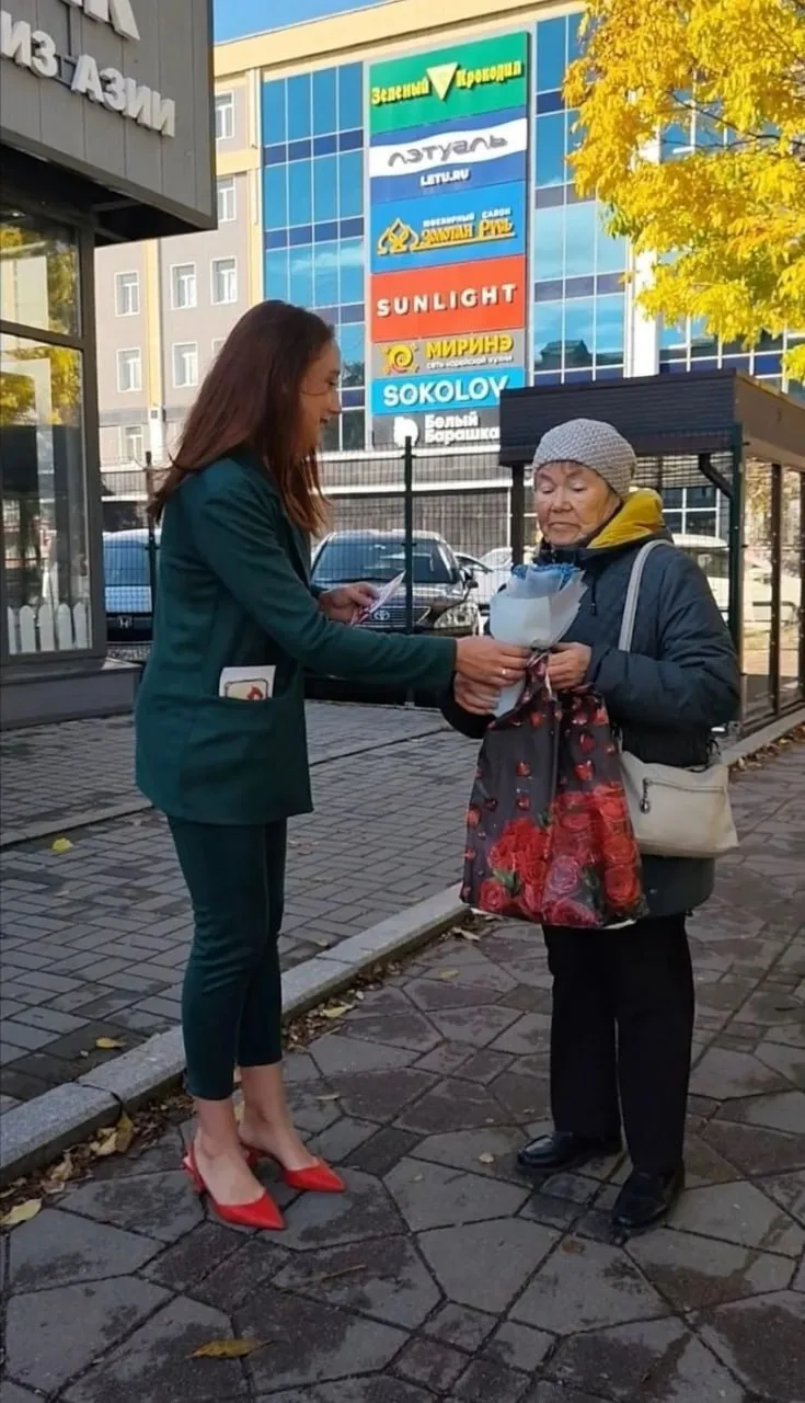 💐Специалисты Молодежного центра "Горизонт" Уссурийска поздравили старшее поколение