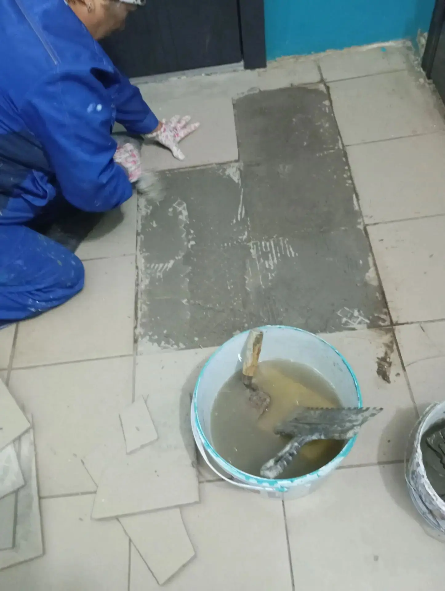 🛠 Продолжаем косметический ремонт в подъезде 4 дома на проспекте Комсомольский, 41! 🛠