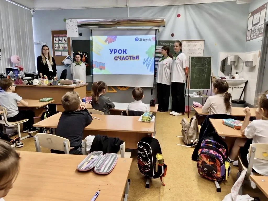 💛 Там, где начинается понимание  🫶 Вчера наши добровольцы провели особенную серию уроков я о важном 