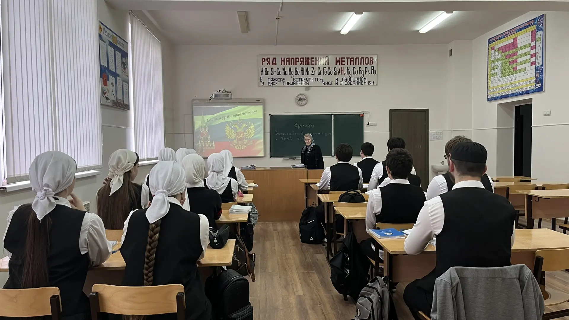 Единые уроки «Права человека» в МБОУ «СОШ № 4 с. Алхан-Юрт»   В нашей школе состоялись единые уроки 