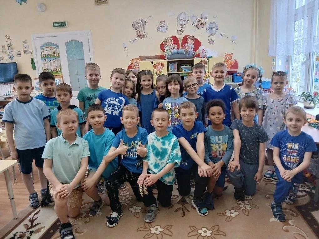 🎨 «Разноцветная неделя»: играем, учимся, творим вместе!  Каждый день — новый цвет. Ребята знакомилис