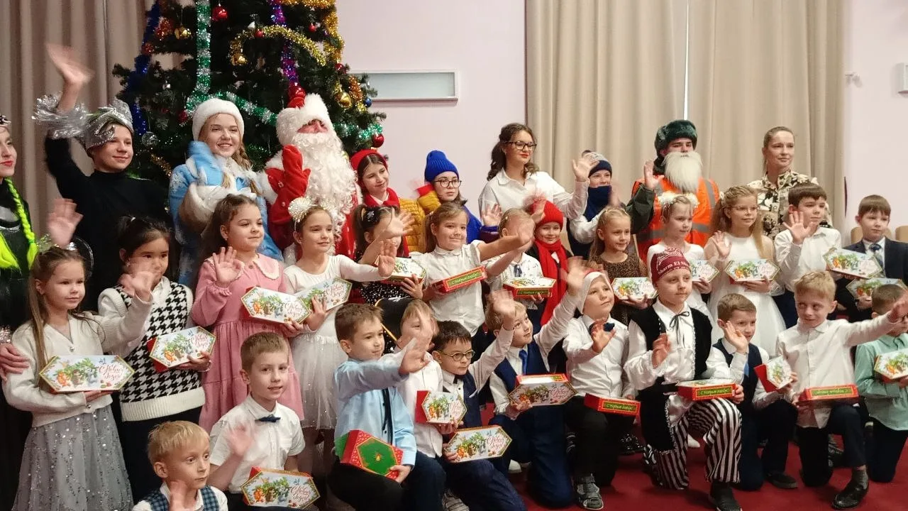 ❄️🎅🎉В нашей школе состоялось по-настоящему волшебное событие — старшеклассники подготовили трогатель