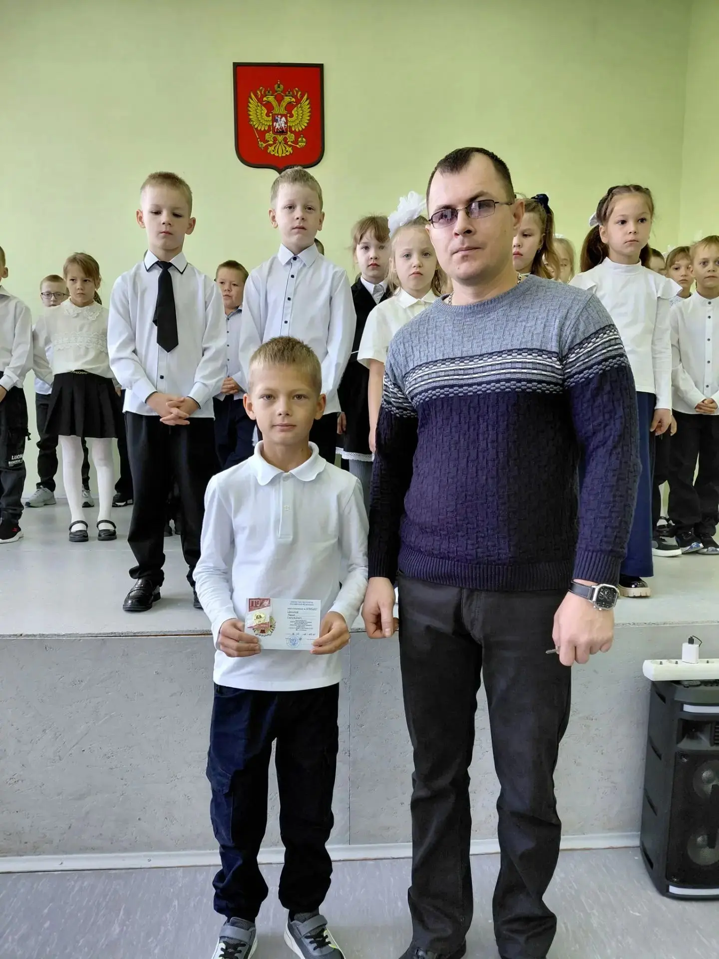 🇷🇺Сегодня понедельник, а значит, в нашей школе началась новая учебная неделя с традиц...