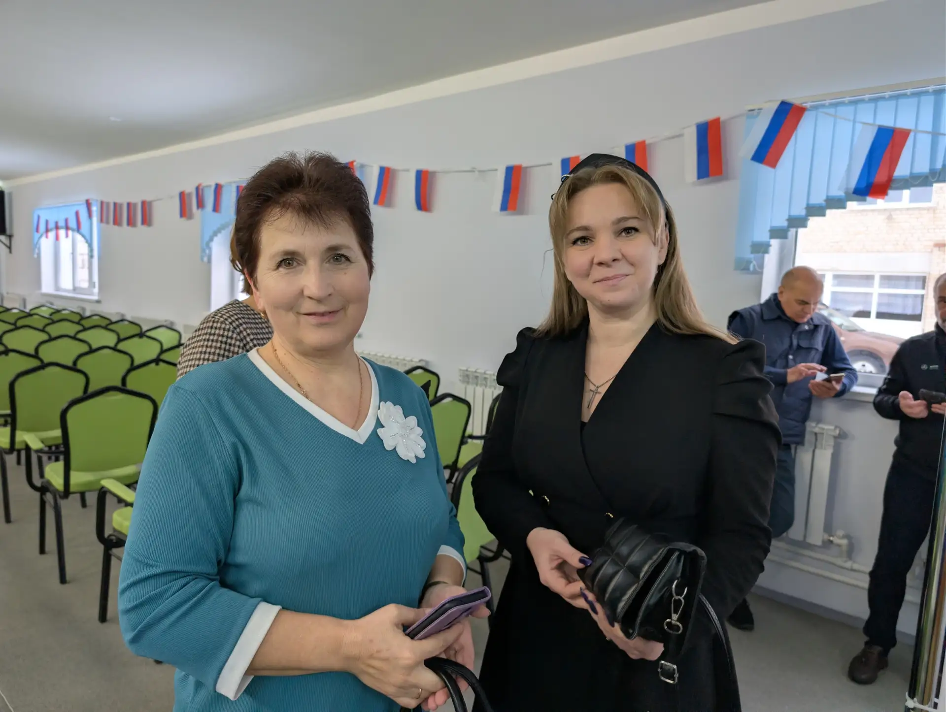 Утро предпраздничного дня началось для педагогов с загадки. Мальвина и Незнайка дали им возможность 