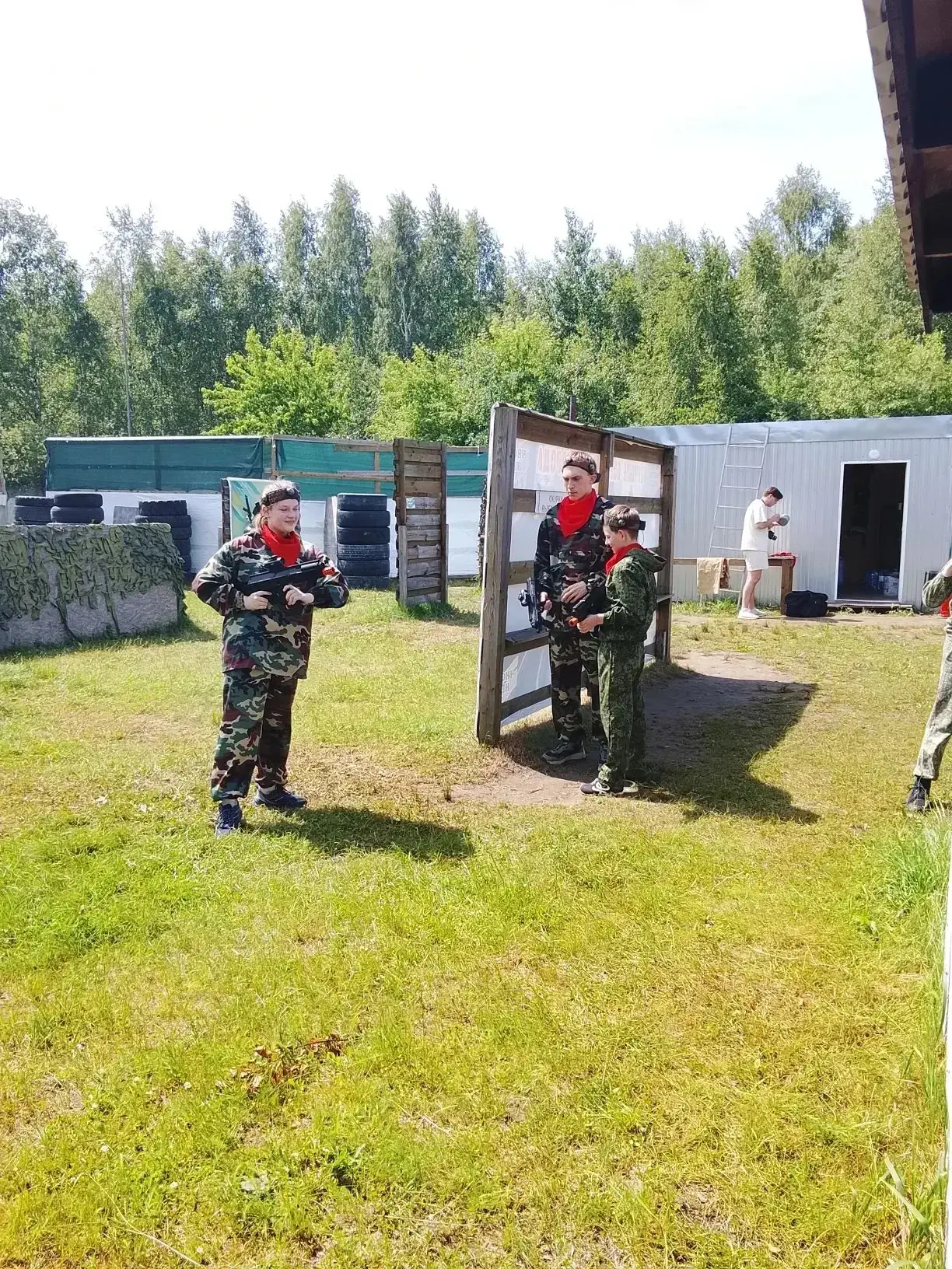6 июня ребята 5 б класса отлично провели время вместе!
Каникулы - не повод расставаться с одноклассн