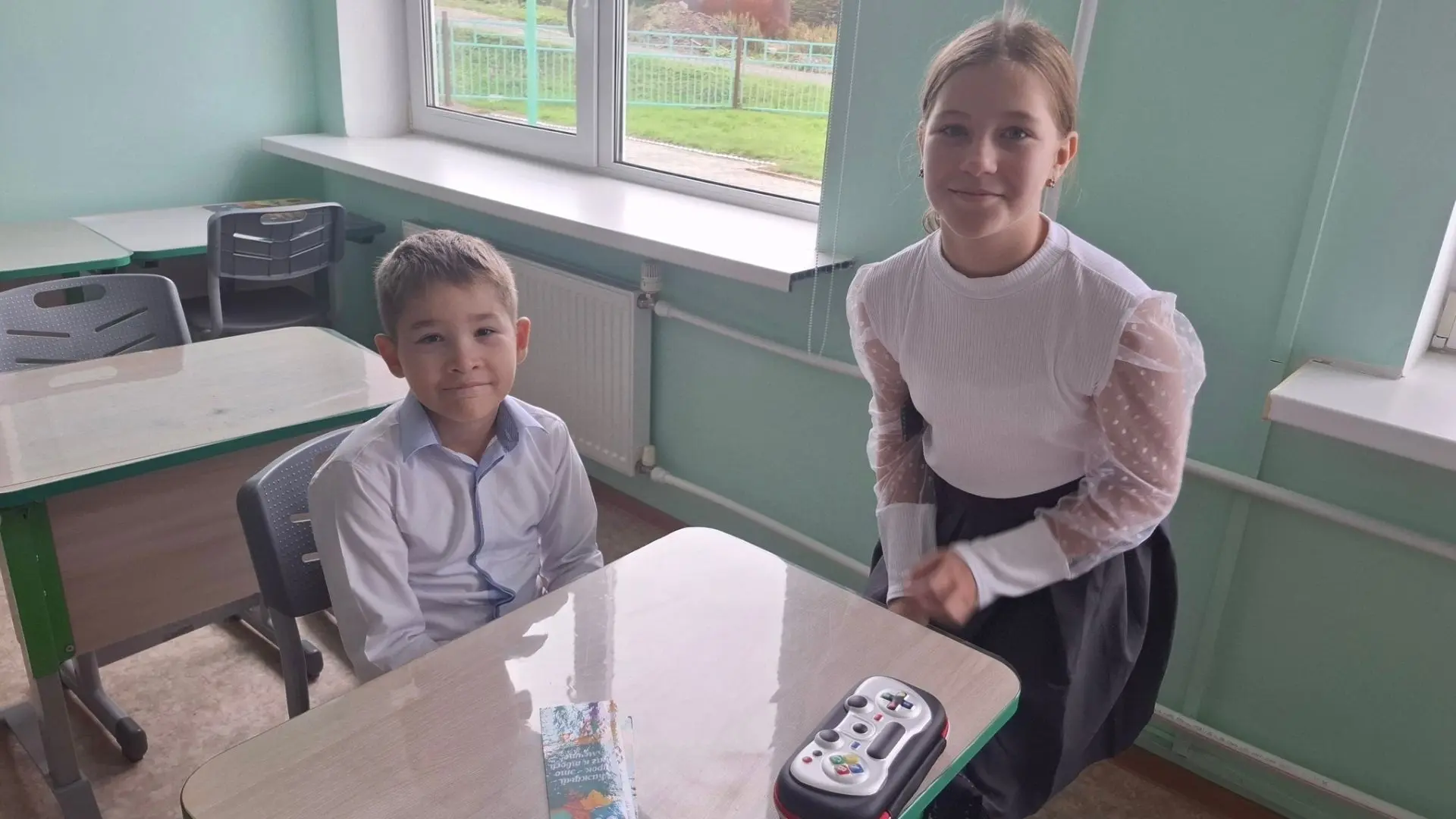 🎉Пятиклассники навестили свою первую учительницу — и заодно пообщались с ребятами из 1...