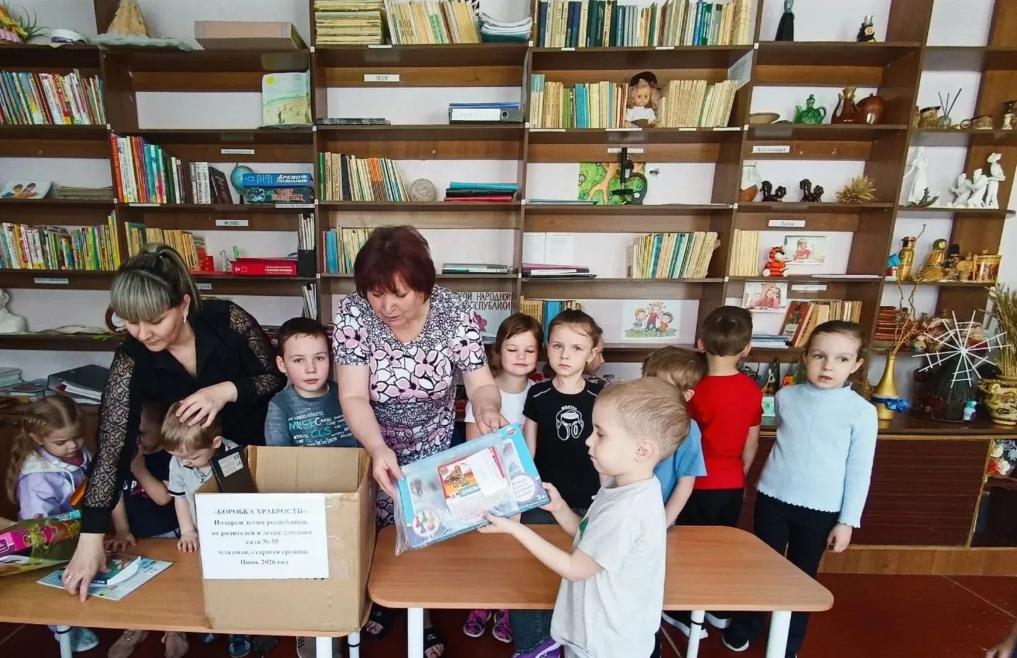 Маленькие сердца, большое добро: воспитанники  передали «Коробку храбрости»