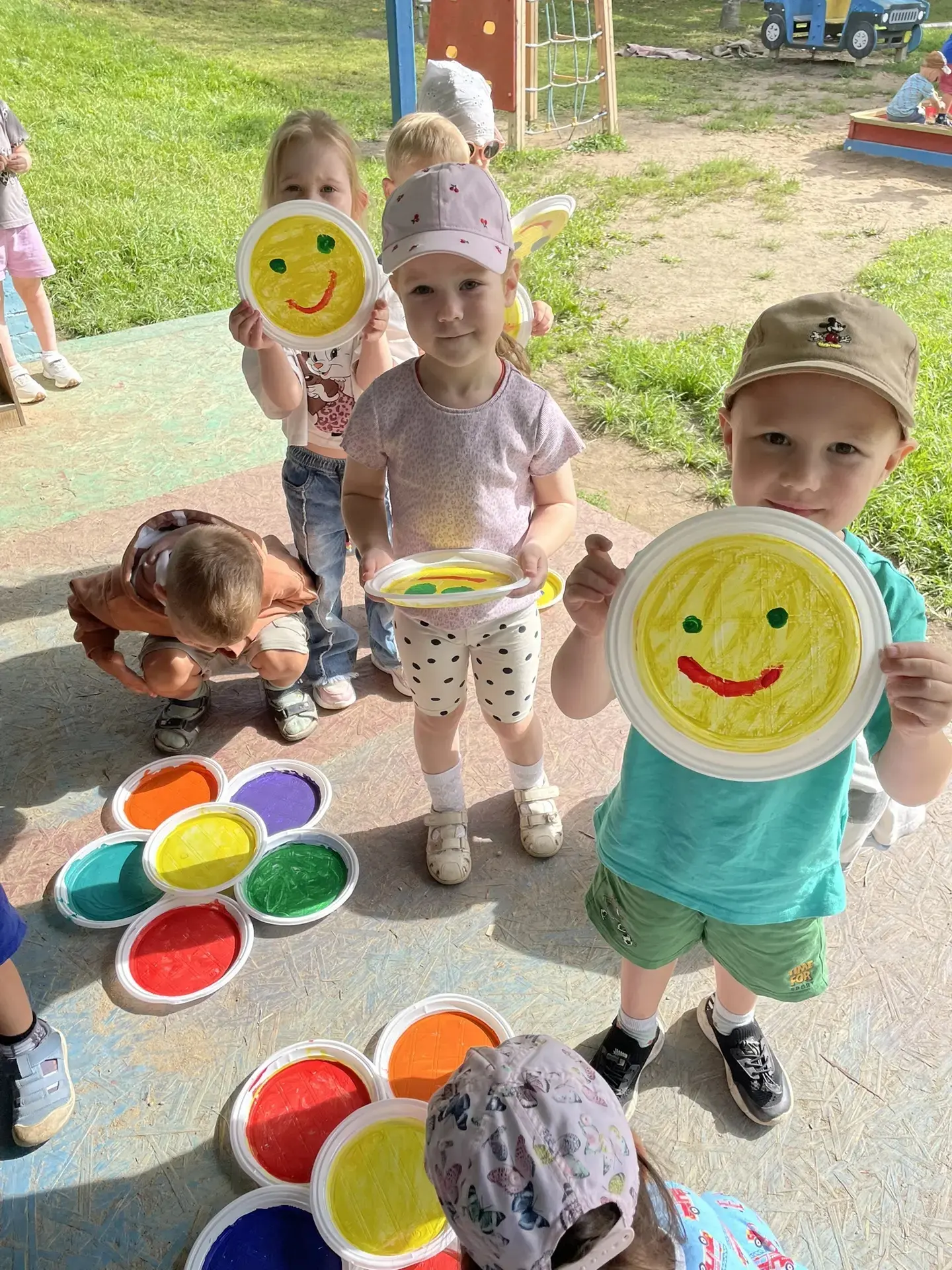 Сегодня гр "Солнышко" совместили творчество и уют: расписали тарелки 🎨 и обновили бесе...
