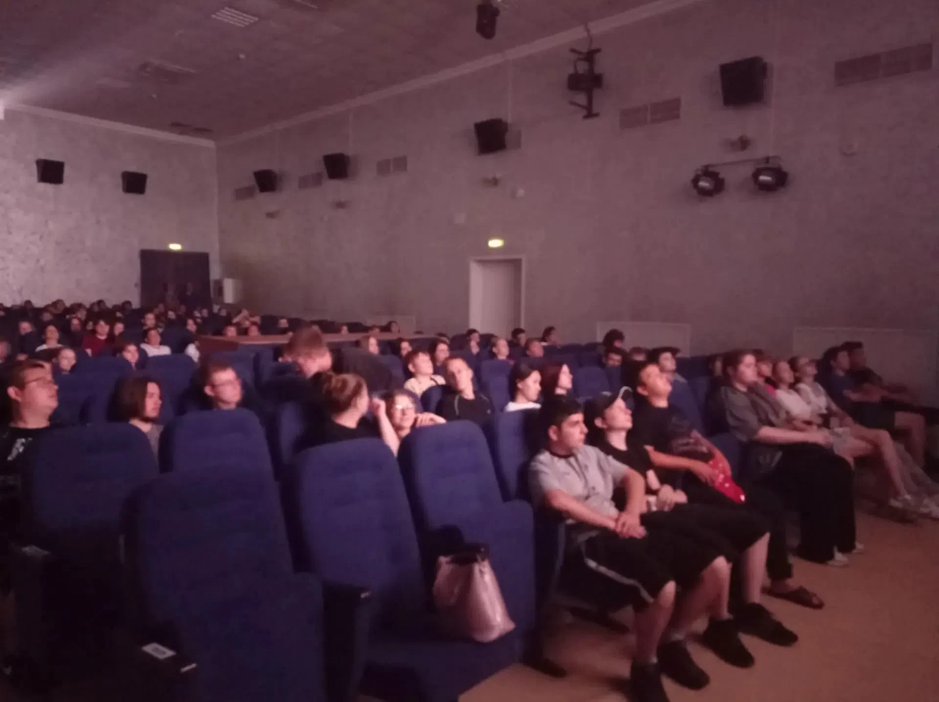 24 июня воспитанники лагеря труда и отдыха "Трудовой десант" побывали на просмотре патриотического ф