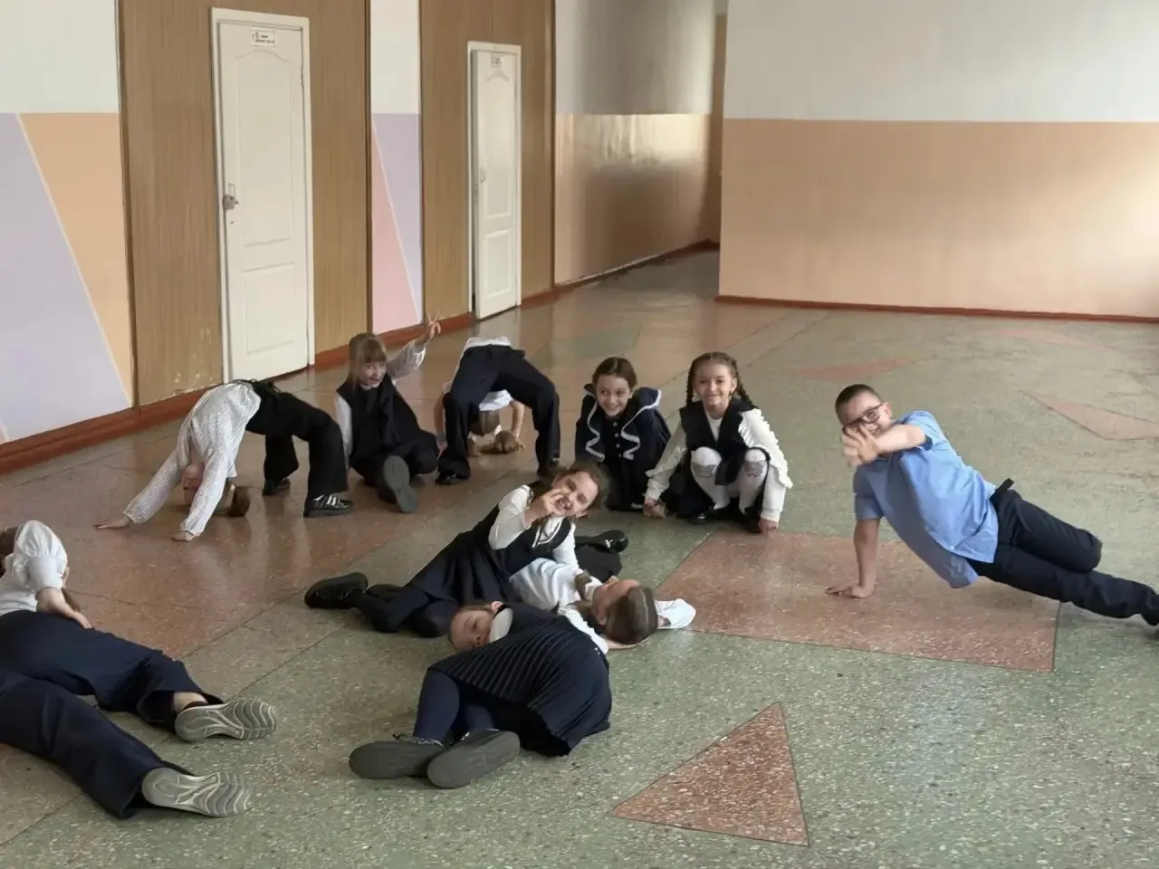 🌏 В честь Года единства народов России наши наставники устроили для Орлят настоящий пр...