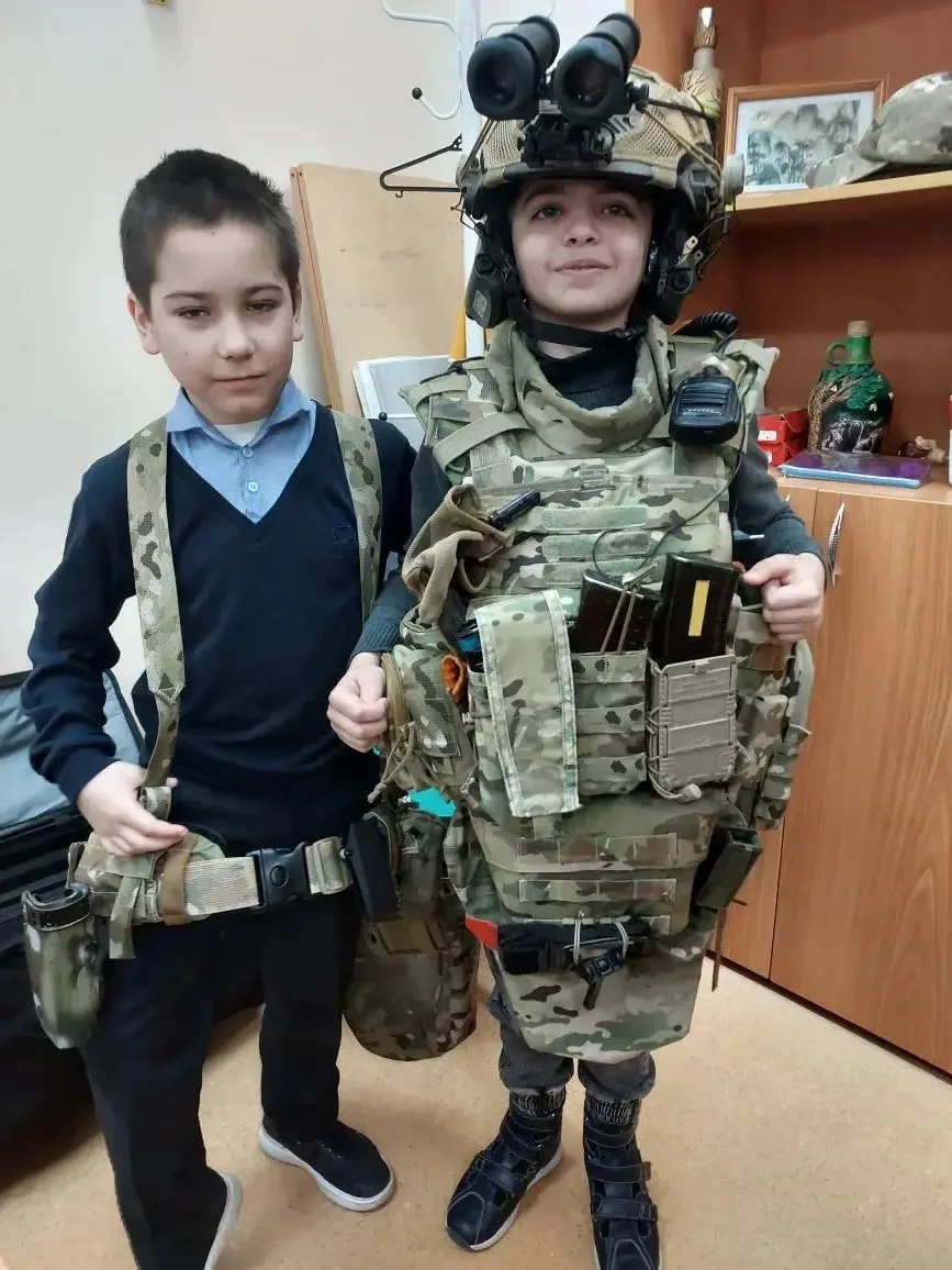 Сегодня во втором корпусе прошёл урок Мужества!  На встречу с ребятами пришли сослуживцы Андрея Коса