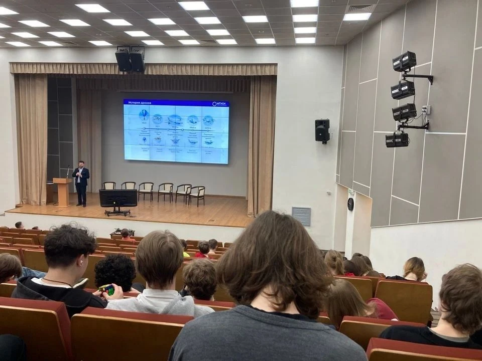 🧑‍💻Обучающиеся 10 «В» ИТ-класса посетили Международный фестиваль отраслевой науки CIFR 2026 в Москов