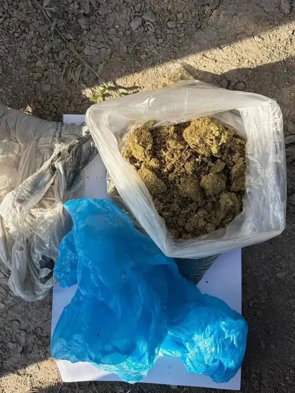 В Кировском округе задержали водителя с крупной партией марихуаны
