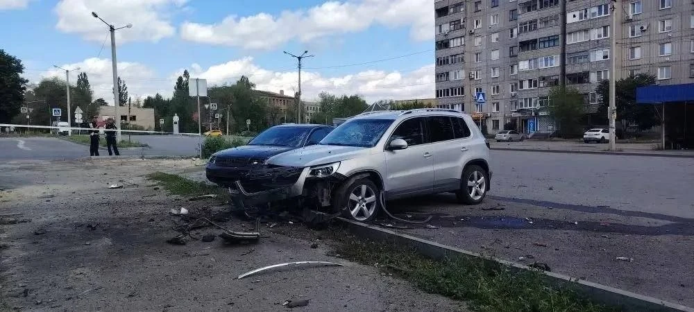 💥ВСУ атаковали парковку в Первомайске: есть пострадавший