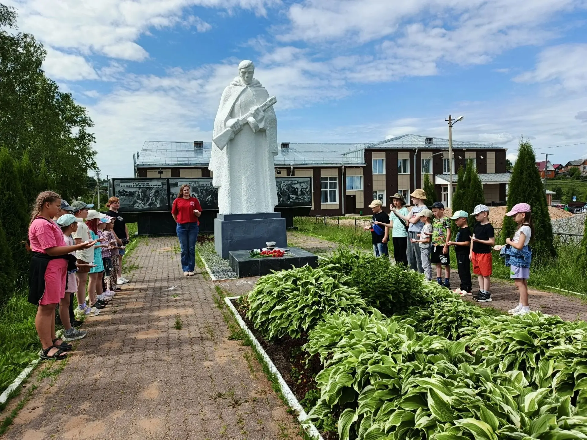 Четырнадцатый день в лагере "Орлята" 🌞
Город "Памяти"

После традиционных зарядки и завтрака ребята