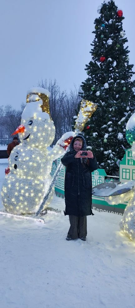 🎉🎉🎉Новогодние забавы для всей округи: ученики школы №27 подарили праздник микрорайону Углы🥳🥳🥳  Новог
