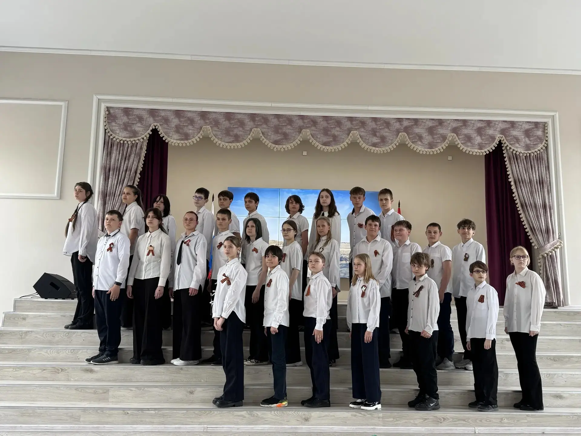 🎶 Победная весна: 81 год спустя  7 мая в актовом зале нашей школы состоялся праздничный концерт «Поб