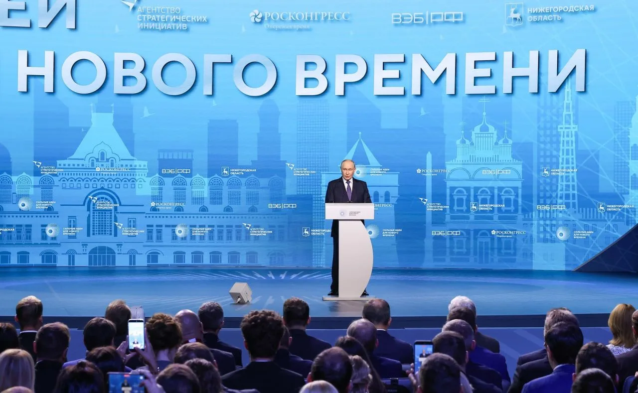 Важнейшее событие уходящего августа и этой недели - приезд Владимира Путина в Нижний Но...