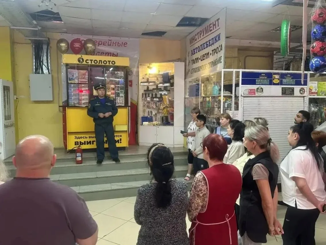 Сегодня крупные предприятия торговли есть в каждом районе Уфы. Торговые центры, универм...