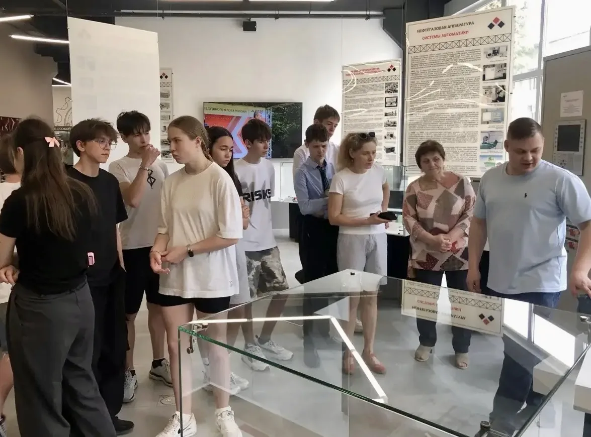 🏭 Учащиеся 8Б класса посетили УППО — Уфимское приборостроительное производственное объединение.  Мер