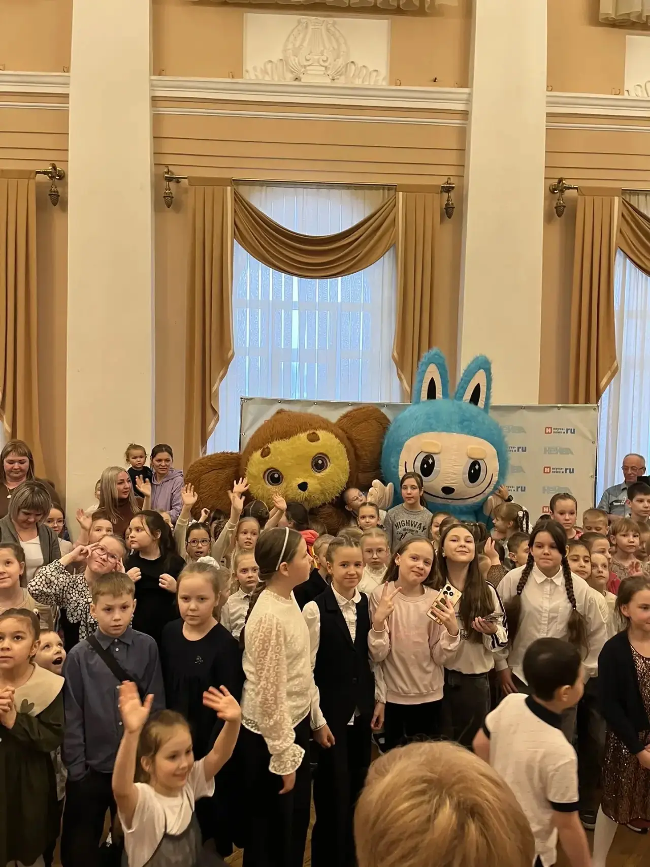 🎉 4 марта в Театре музыки, драмы и комедии весело и интересно прошёл праздник для участников ежегодн