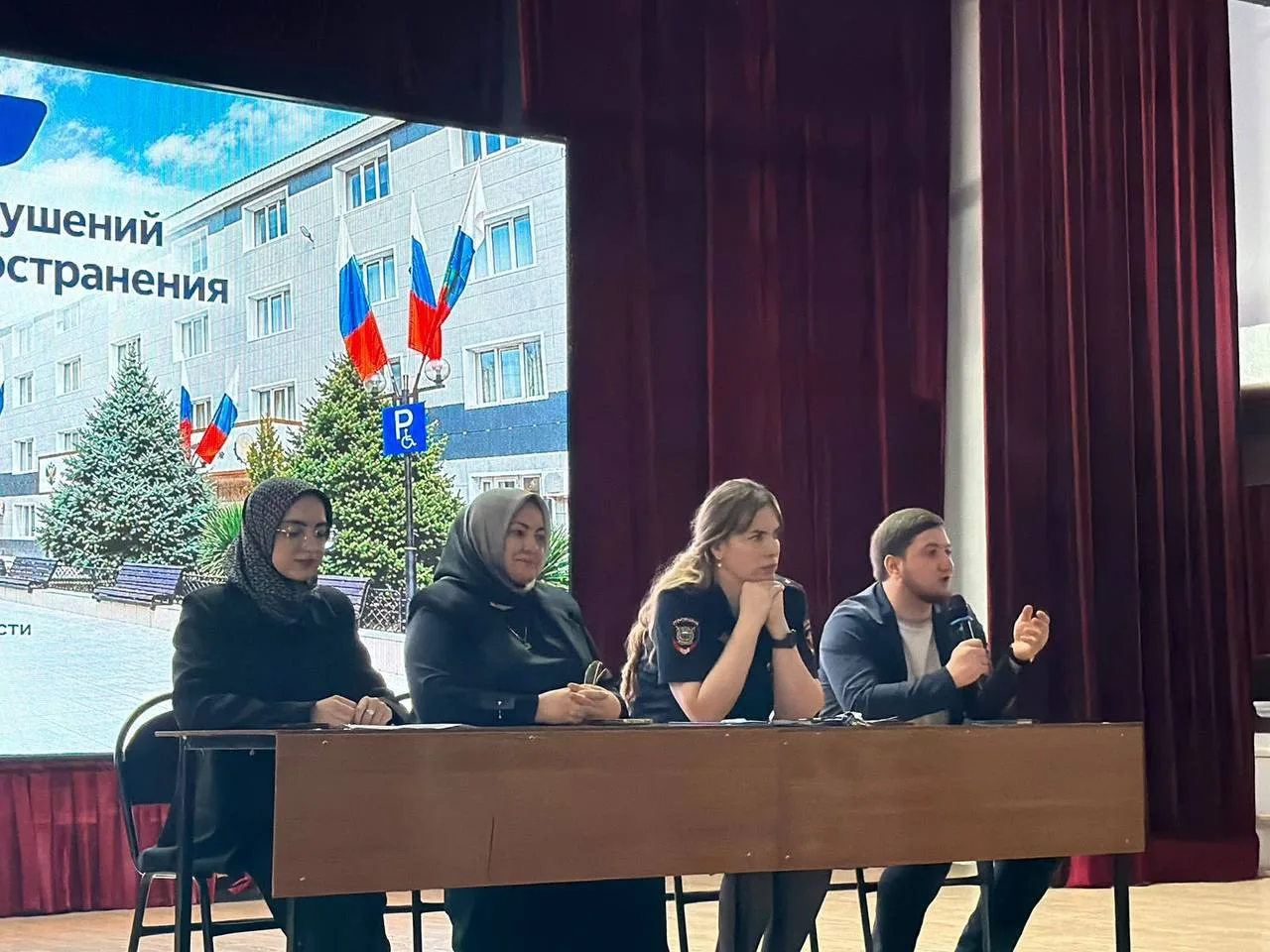 В Хасавюрте студентам КСУ рассказали о правовой и информационной безопасности