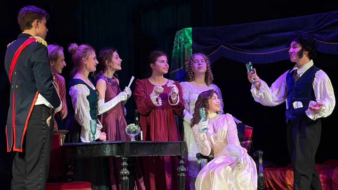 Финал «Живой сцены» — выступление состоялось! 🎭  Ученики 11 «Т» класса уже выступили на сцене ДДТ «Т