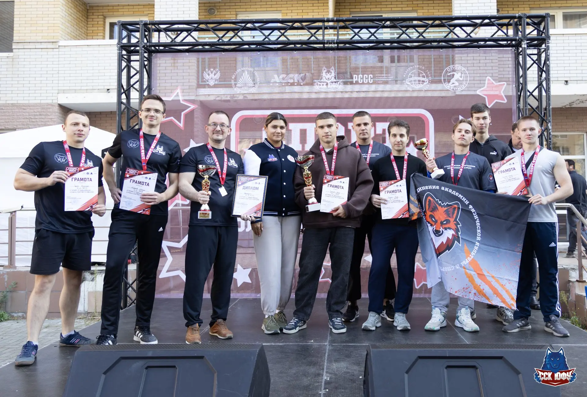 Подтягивания на высокой перекладине 💪