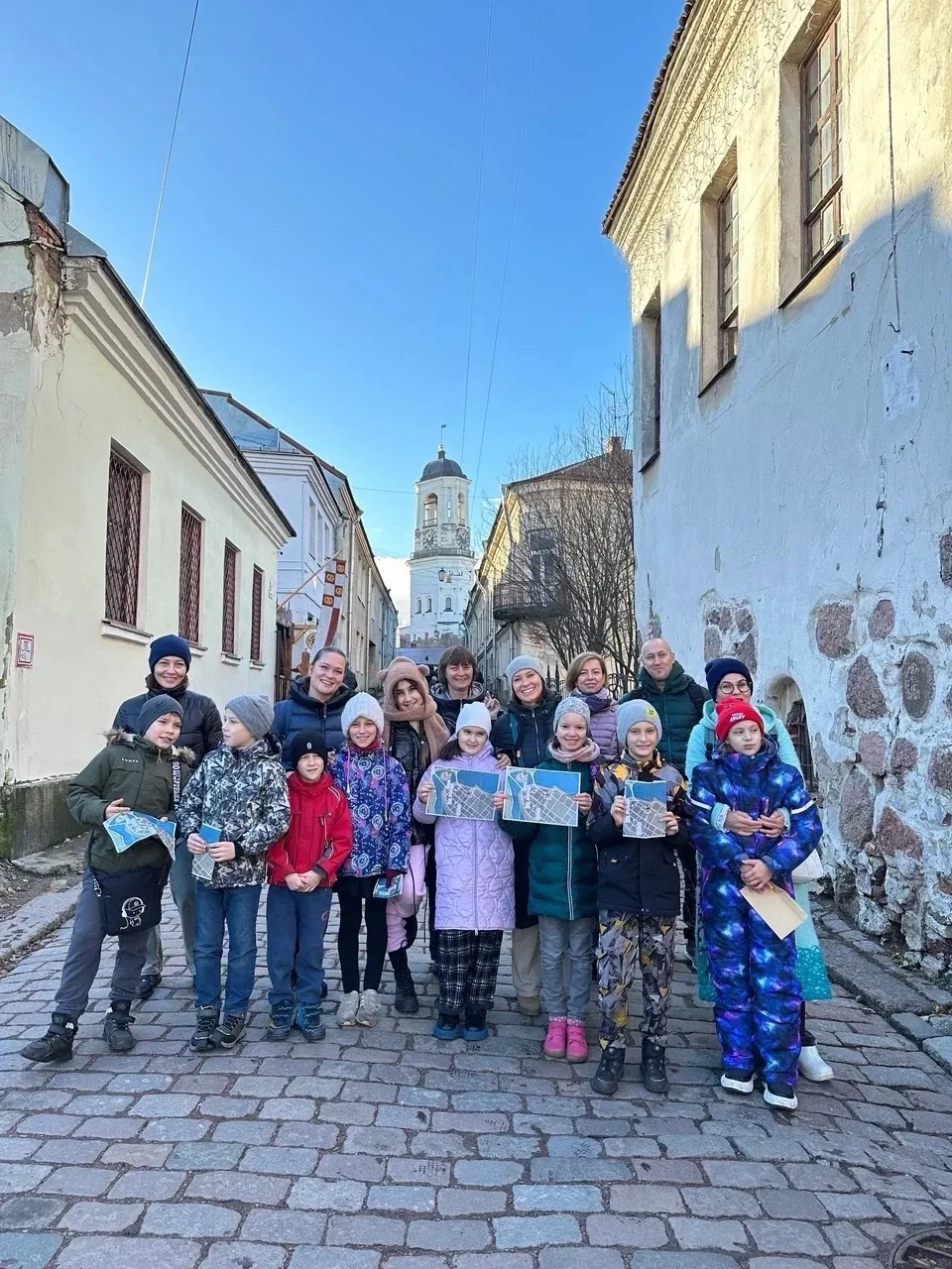 Широка страна моя родная,
Много в ней лесов, полей и рек!
Я другой такой страны не знаю,
Где так вол