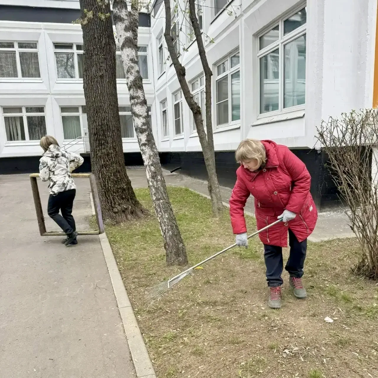 Весна — время обновлений🧼  🌿 В рамках месячника благоустройства около всех наших дошкольных зданий п