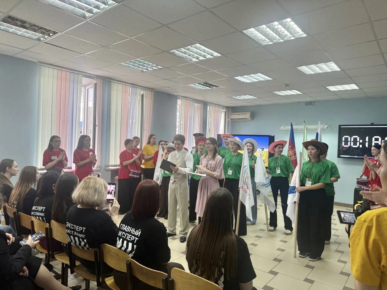 13 февраля 8 «Б» класс посетил педагогический колледж, ребята приняли участие в фестивале вожатых и 