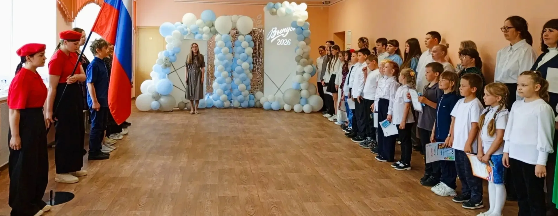 Торжественная линейка по итогам 2025–2026 учебного года: чествуем наших звёзд! ✨ 
В последний в этом