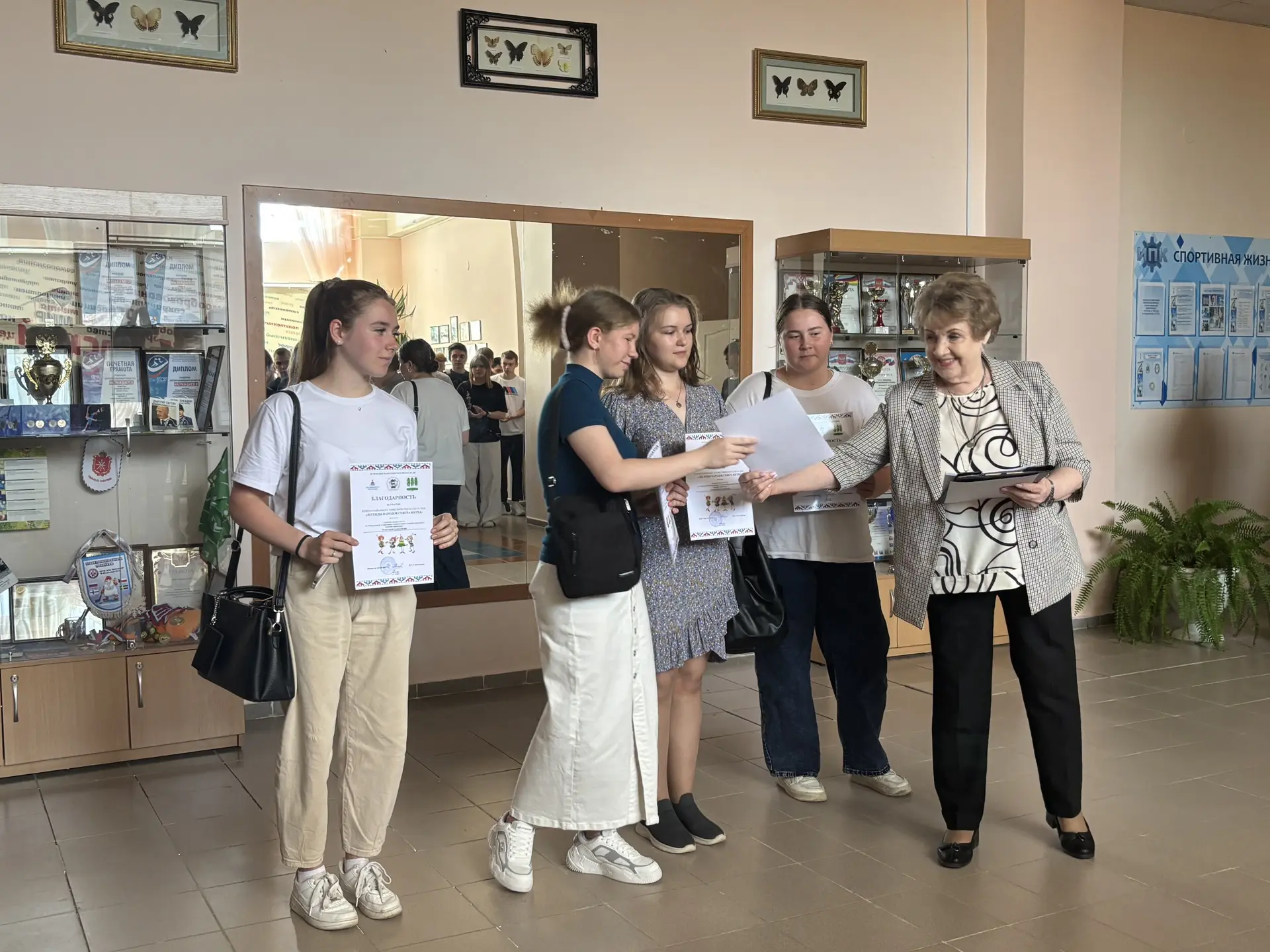 Сегодня прошла последняя линейка в этом учебном году! 🎓

Впереди — финишная прямая: зачеты и экзаме