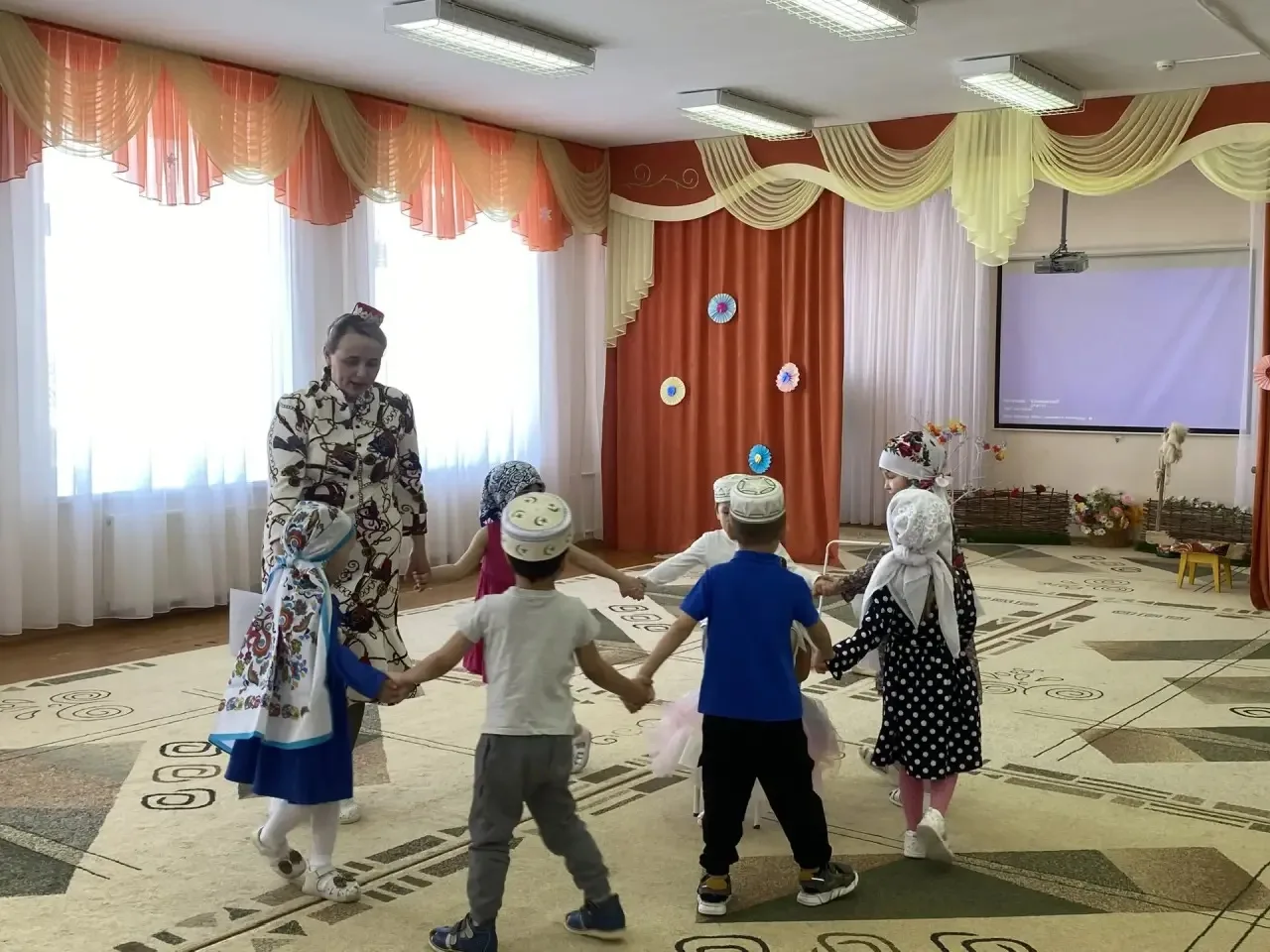 В нашем садике состоялся праздник Навруз — встреча весны и радости.
