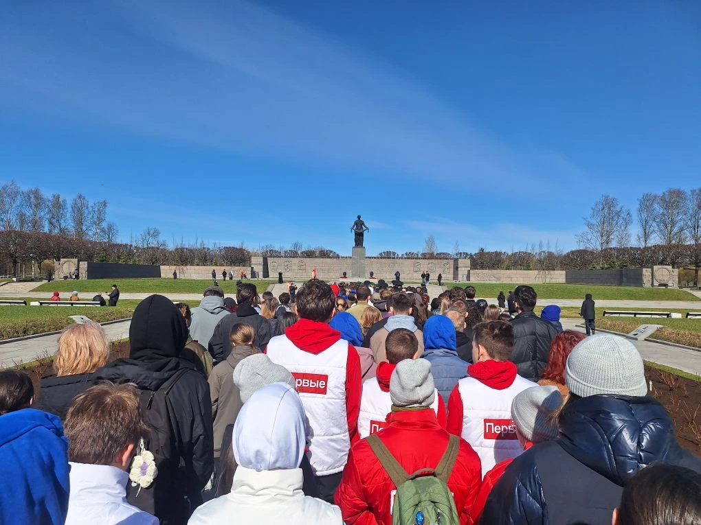 Помним. Чтим. Гордимся. 🕯🎖️  Сегодня, 19 апреля, в День памяти жертв геноцида советского народа, уче