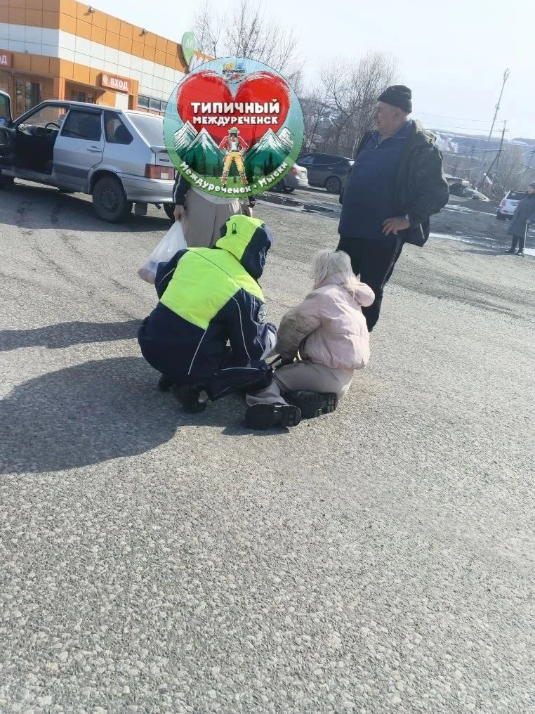 Девочку 14 лет на Притомске сбила машина. Со слов свидетелей залипала в телефоне.  📩 Предложить ново