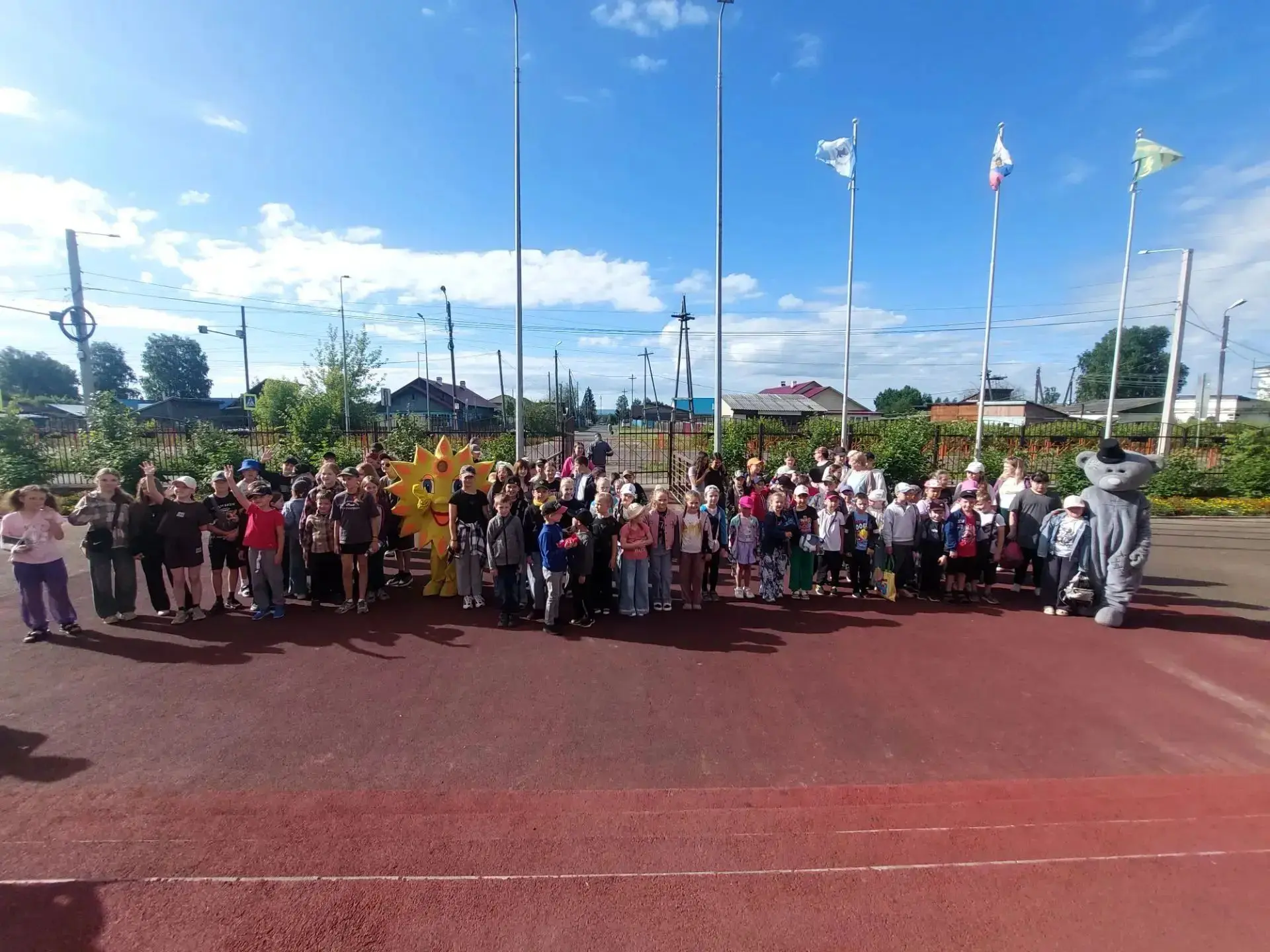 🎉 Сегодня в нашем школьном лагере «Орлятское лето‑2026»! 🎉

☀️ С самого утра ребят встретили весел