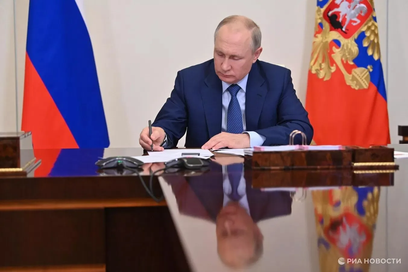 Путин подписал закон, легализующий обращение криптовалют в России.