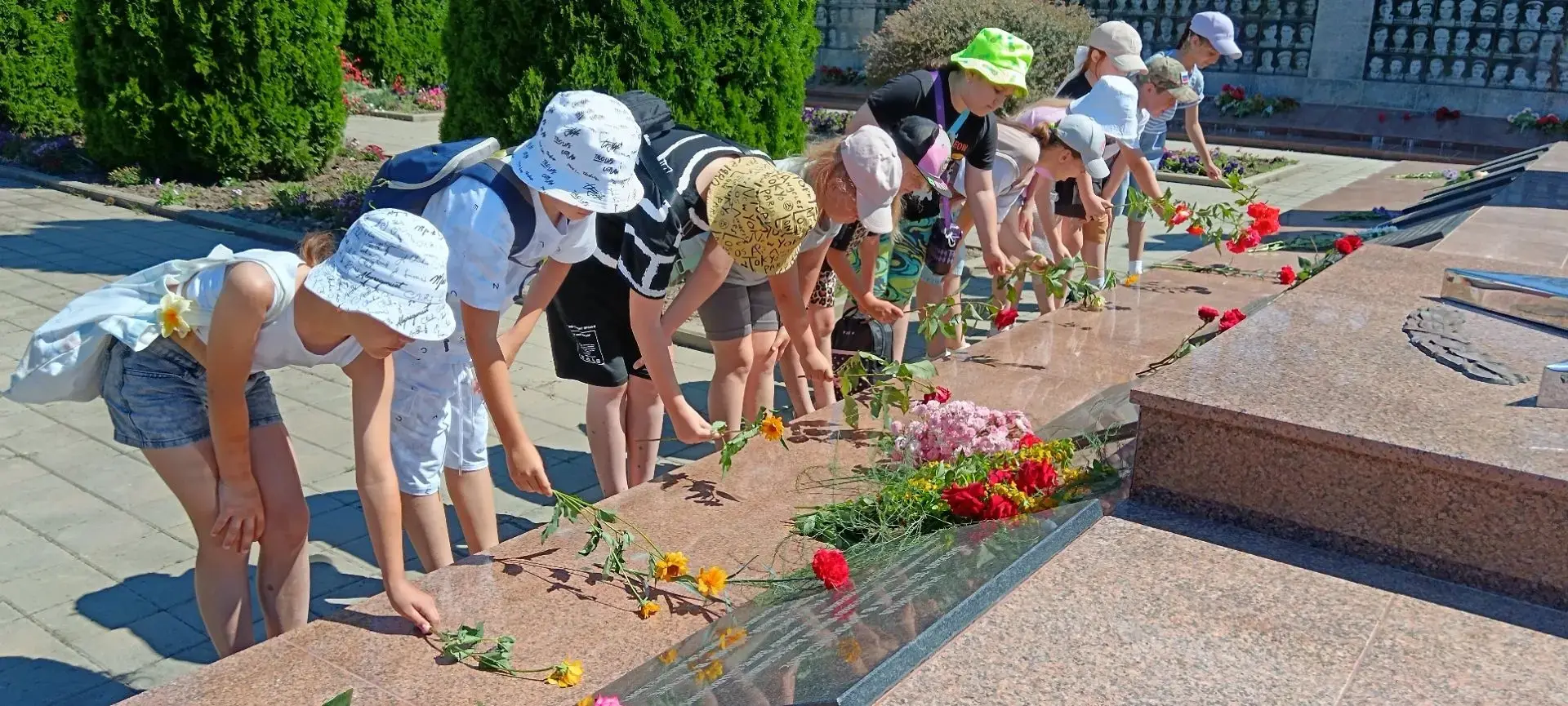 22 июня в лагере " Город детства" при МАОУ СОШ 5 был посвящен Дню ПАМЯТИ И СКОРБИ, 85 годовщине нача