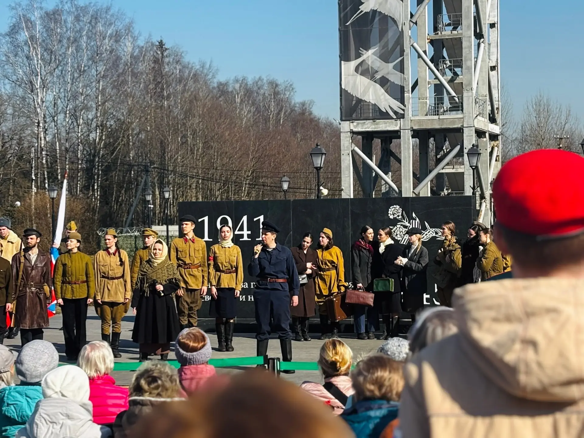 🇷🇺Сегодня участники движения "Юнармия" МОУ "СОШ № 2" г. Всеволожска совместно с юнармейским отрядом 